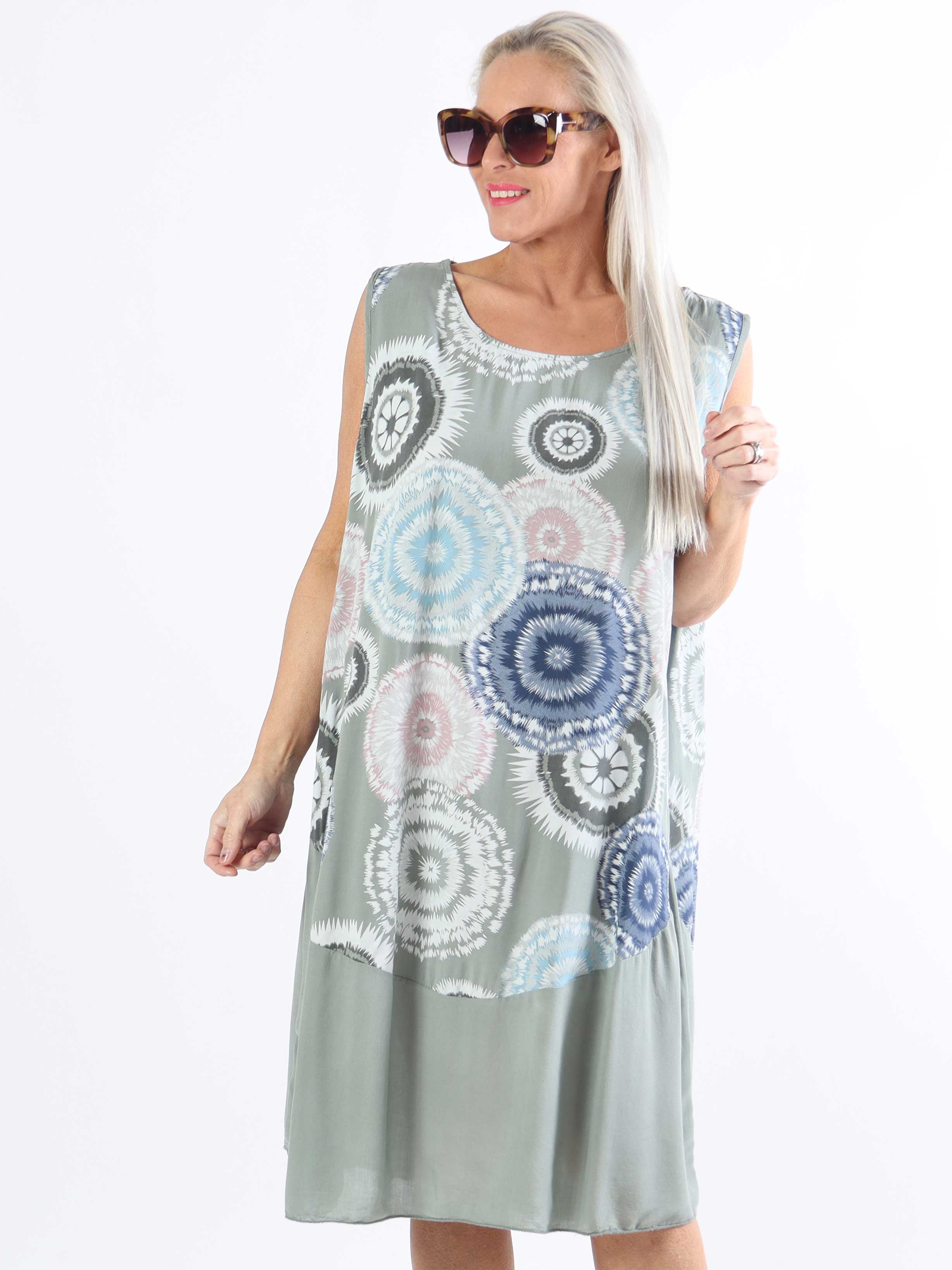 Valerie - Plus size kjole i let viskose stof med brede stropper